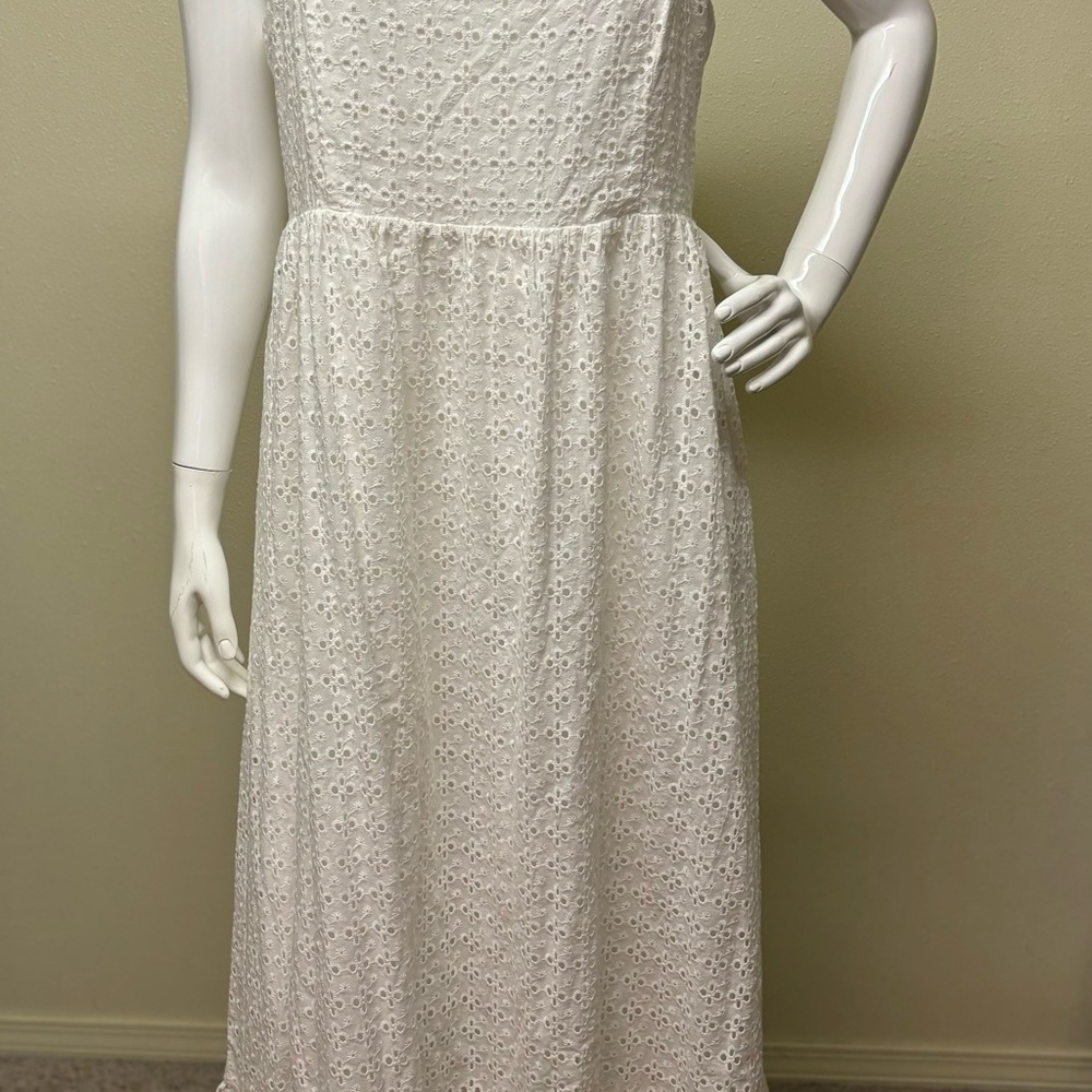 Skies Are Blue Elegant White Eyelet Lace Dress - Picture 2 of 4